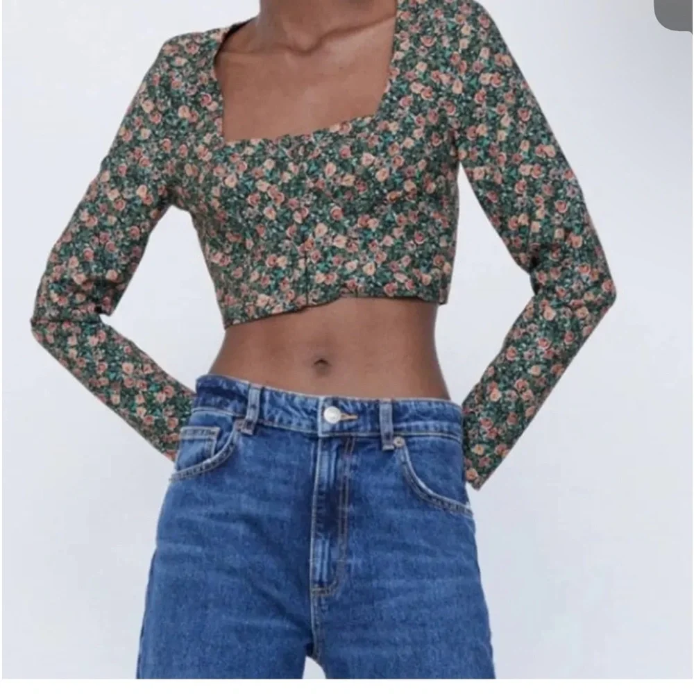 Zara New With Tags Long‎ Sleeve Floral Crop Top. Size S
